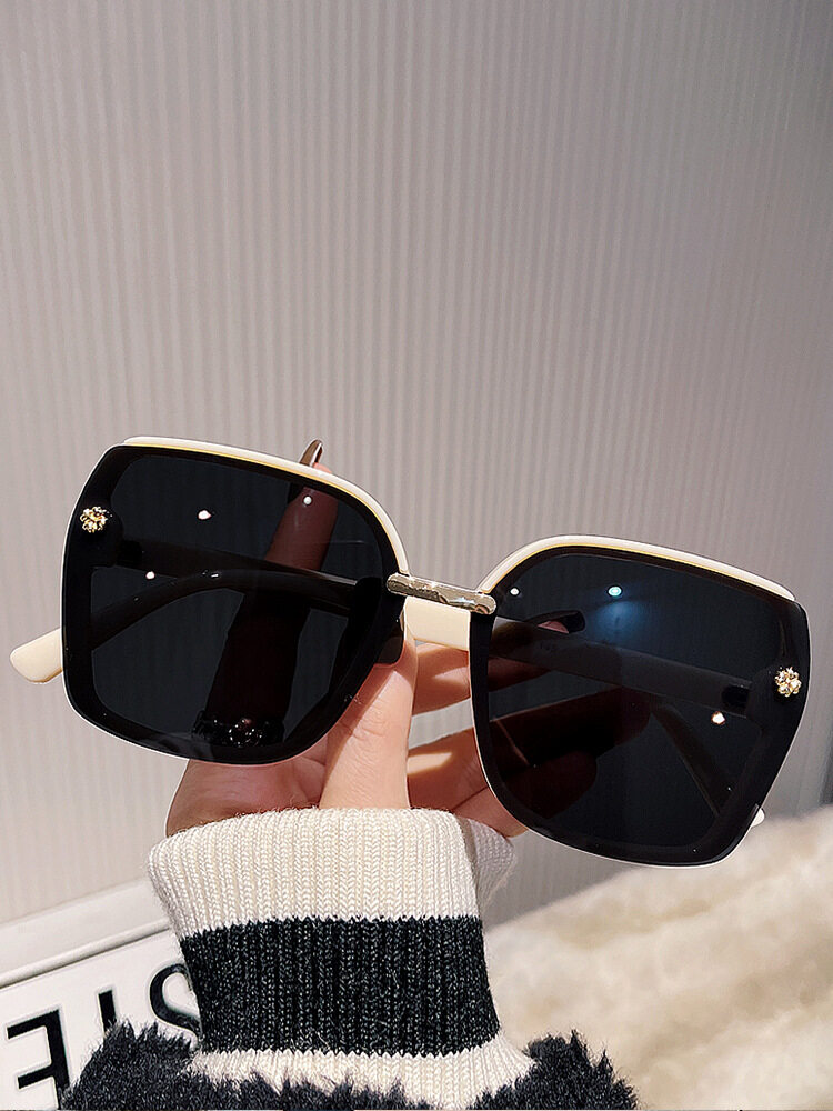 cabecade 【high quality】Korean black sunglasses female tide round face net red 2022 new street shooting sunglasses UV protection glasses fashion wear